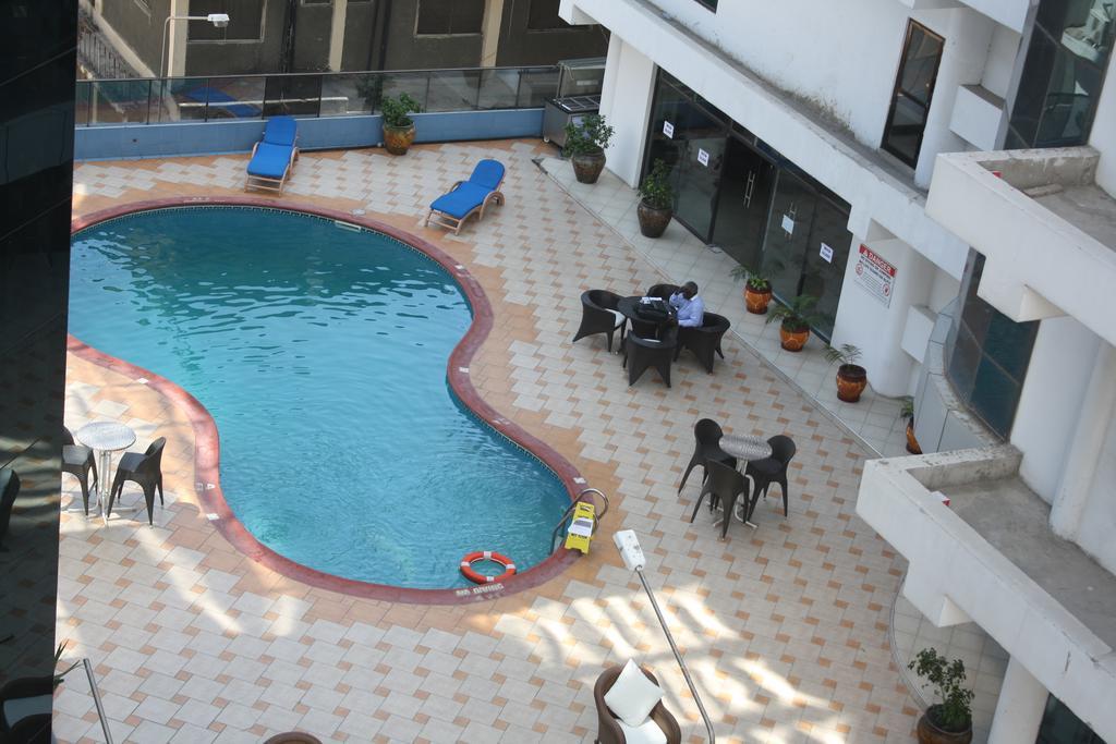 דאר א-סאלאם Peacock Hotel מראה חיצוני תמונה