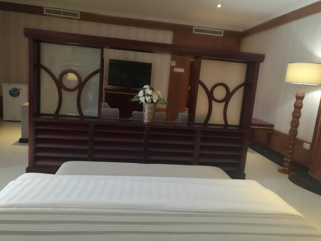 דאר א-סאלאם Peacock Hotel מראה חיצוני תמונה